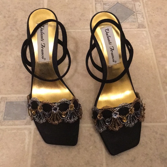 Beautiful sandal by Valenti Franco size 7 - Picture 1 of 5